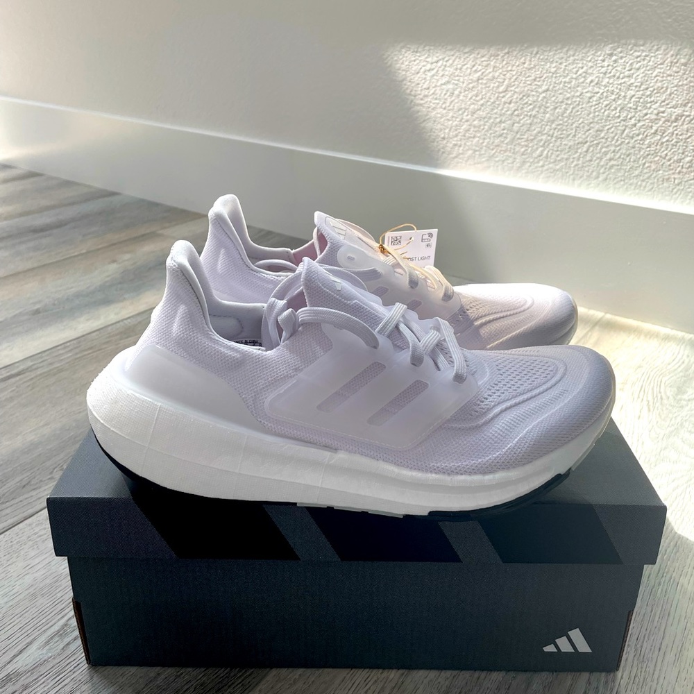 Adidas Ultraboost Light Core Women’s White Running Shoes Size 7.5